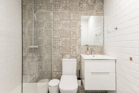 Apartamento de 2 dormitorios en venta en Barcelona, Cataluña, Spain № 3629 - foto 18