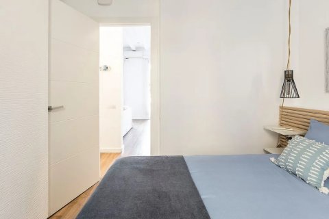 Apartamento de 2 dormitorios en venta en Barcelona, Cataluña, Spain № 3629 - foto 15