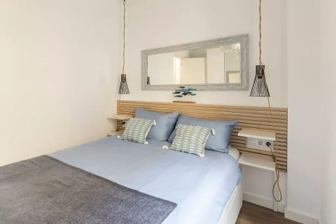 Apartamento de 2 dormitorios en venta en Barcelona, Cataluña, Spain № 3629 - foto 14