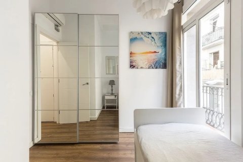 Apartamento de 2 dormitorios en venta en Barcelona, Cataluña, Spain № 3629 - foto 24