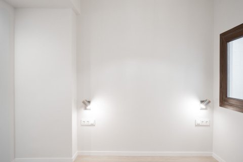 Apartamento de 3 dormitorios en venta en Barcelona, Cataluña, Spain № 3626 - foto 13