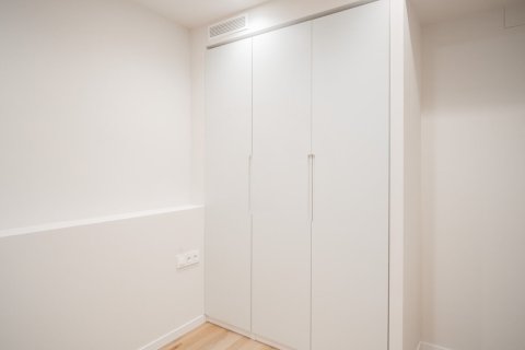 Apartamento de 3 dormitorios en venta en Barcelona, Cataluña, Spain № 3626 - foto 19