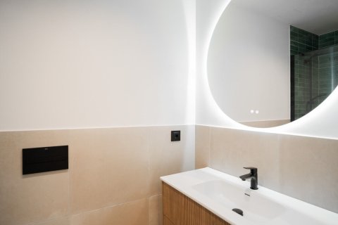 Apartamento de 3 dormitorios en venta en Barcelona, Cataluña, Spain № 3626 - foto 9