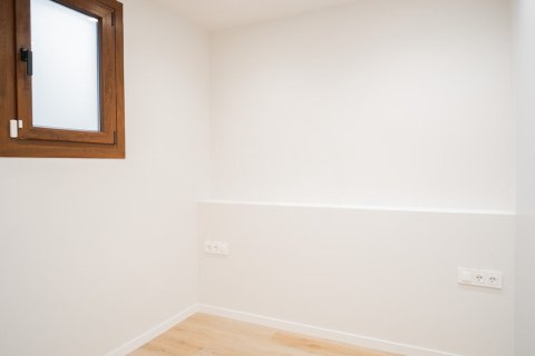 Apartamento de 3 dormitorios en venta en Barcelona, Cataluña, Spain № 3626 - foto 12