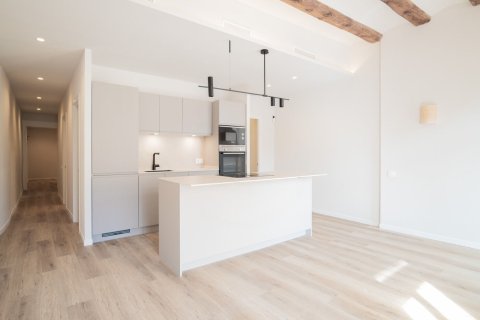 Apartamento de 3 dormitorios en venta en Barcelona, Cataluña, Spain № 3626 - foto 2