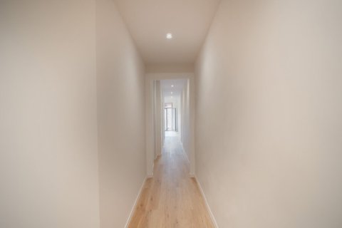 Apartamento de 3 dormitorios en venta en Barcelona, Cataluña, Spain № 3626 - foto 23