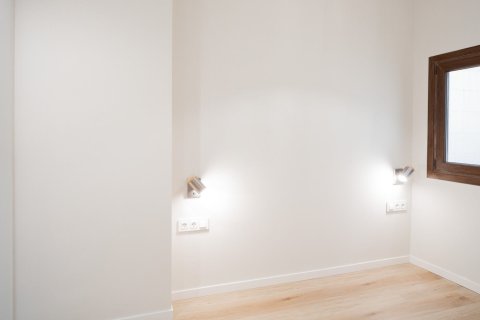 Apartamento de 3 dormitorios en venta en Barcelona, Cataluña, Spain № 3626 - foto 14