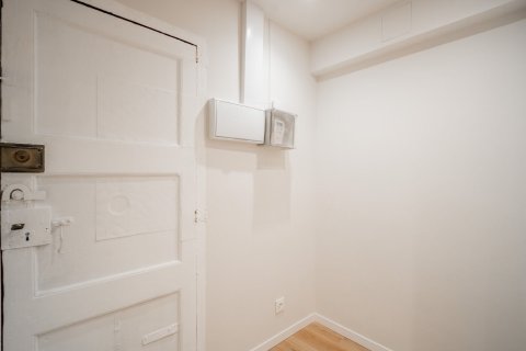 Apartamento de 3 dormitorios en venta en Barcelona, Cataluña, Spain № 3626 - foto 22