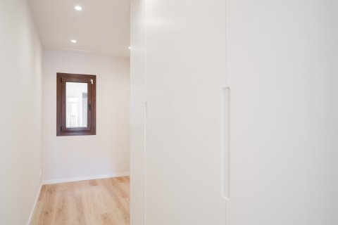 Apartamento de 3 dormitorios en venta en Barcelona, Cataluña, Spain № 3626 - foto 18