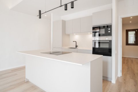 Apartamento de 3 dormitorios en venta en Barcelona, Cataluña, Spain № 3626 - foto 4