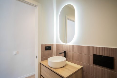 Apartamento de 3 dormitorios en venta en Barcelona, Cataluña, Spain № 3626 - foto 17