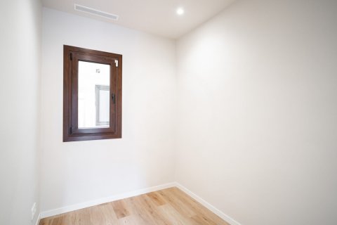 Apartamento de 3 dormitorios en venta en Barcelona, Cataluña, Spain № 3626 - foto 11