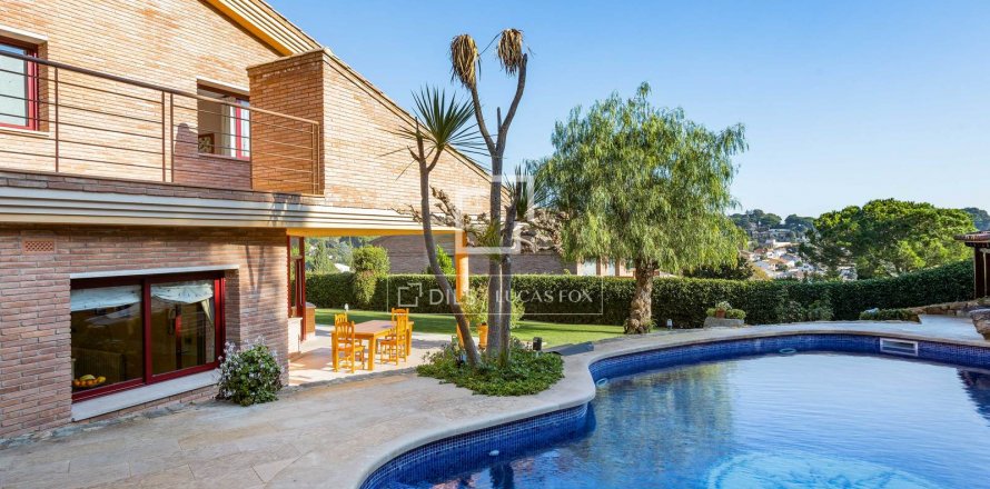 Villa de 5 dormitorios en venta en Premia De Dalt, Barcelona, Cataluña, Spain № 8505