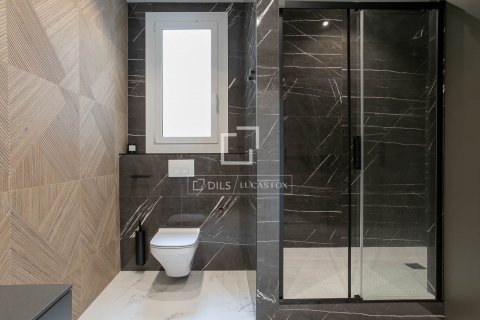 Apartamento de 5 dormitorios en venta en Barcelona, Cataluña, Spain № 8500 - foto 20
