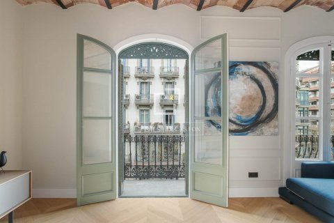 Apartamento de 5 dormitorios en venta en Barcelona, Cataluña, Spain № 8500 - foto 5