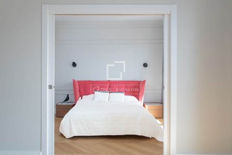 Apartamento de 5 dormitorios en venta en Barcelona, Cataluña, Spain № 8500 - foto 30