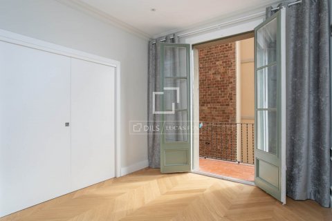Apartamento de 5 dormitorios en venta en Barcelona, Cataluña, Spain № 8500 - foto 26