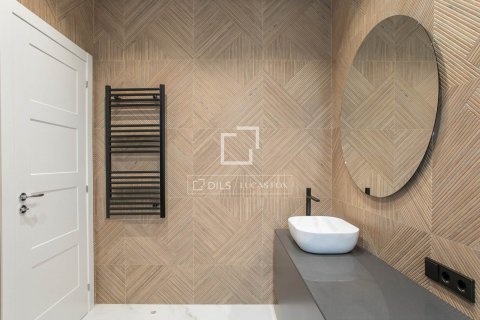 Apartamento de 5 dormitorios en venta en Barcelona, Cataluña, Spain № 8500 - foto 21