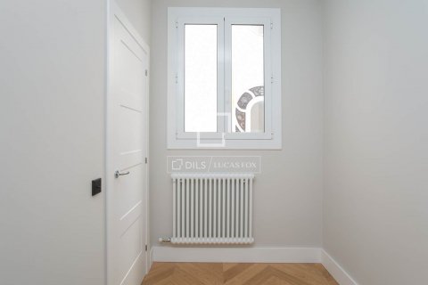 Apartamento de 5 dormitorios en venta en Barcelona, Cataluña, Spain № 8500 - foto 13