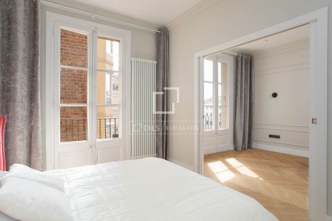 Apartamento de 5 dormitorios en venta en Barcelona, Cataluña, Spain № 8500 - foto 17