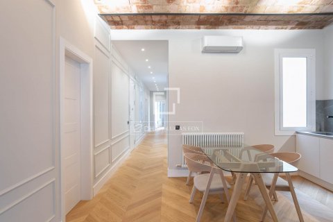 Apartamento de 5 dormitorios en venta en Barcelona, Cataluña, Spain № 8500 - foto 8