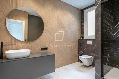 Apartamento de 5 dormitorios en venta en Barcelona, Cataluña, Spain № 8500 - foto 22