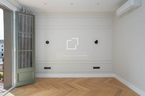 Apartamento de 5 dormitorios en venta en Barcelona, Cataluña, Spain № 8500 - foto 29