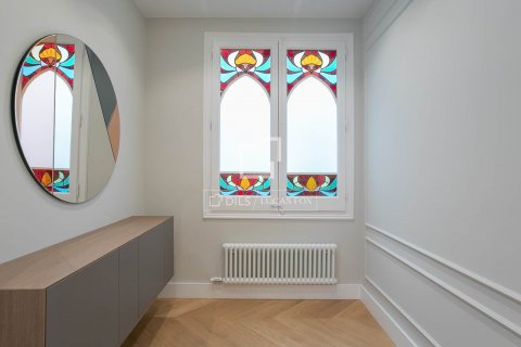 Apartamento de 5 dormitorios en venta en Barcelona, Cataluña, Spain № 8500 - foto 14
