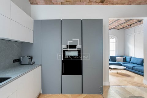 Apartamento de 5 dormitorios en venta en Barcelona, Cataluña, Spain № 8500 - foto 4