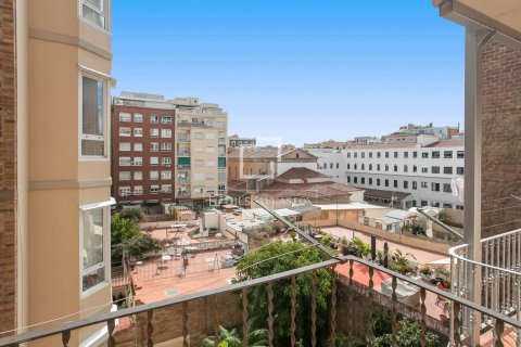 Apartamento de 5 dormitorios en venta en Barcelona, Cataluña, Spain № 8500 - foto 18
