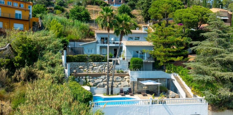 Villa de 6 dormitorios en venta en Premia De Dalt, Barcelona, Cataluña, Spain № 8498