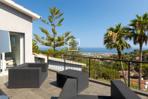 Villa de 6 dormitorios en venta en Premia De Dalt, Barcelona, Cataluña, Spain № 8498 - foto 2