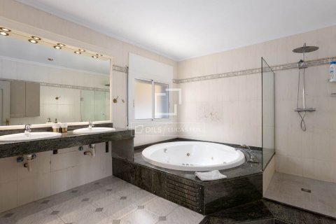 Villa de 6 dormitorios en venta en Premia De Dalt, Barcelona, Cataluña, Spain № 8498 - foto 28