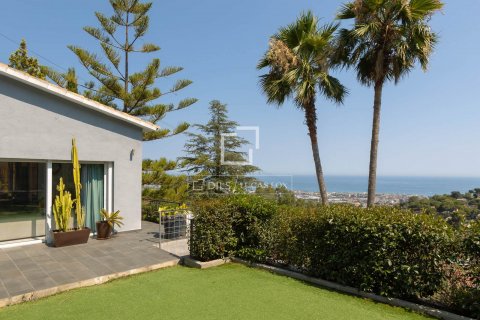 Villa de 6 dormitorios en venta en Premia De Dalt, Barcelona, Cataluña, Spain № 8498 - foto 6