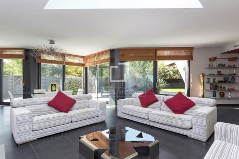Villa de 5 dormitorios en venta en Sitges, Barcelona, Cataluña, Spain № 8499 - foto 5