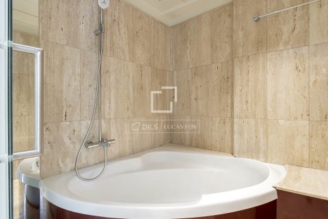 Villa de 5 dormitorios en alquiler en Barcelona, Cataluña, Spain № 8503 - foto 24