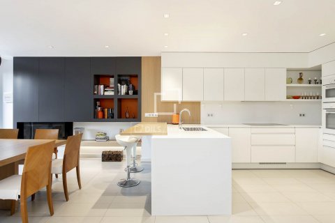 Villa de 5 dormitorios en alquiler en Barcelona, Cataluña, Spain № 8503 - foto 9