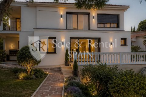 Сasa de 5 dormitorios en venta en Lloret de Mar, Gerona, Cataluña, Spain № 8920 - foto 10