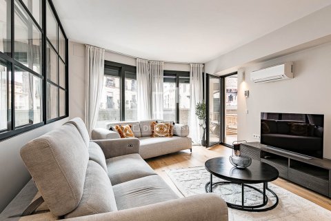 Apartamento de 3 dormitorios en venta en Barcelona, Cataluña, Spain № 6828 - foto 4