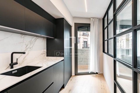 Apartamento de 3 dormitorios en venta en Barcelona, Cataluña, Spain № 6828 - foto 8