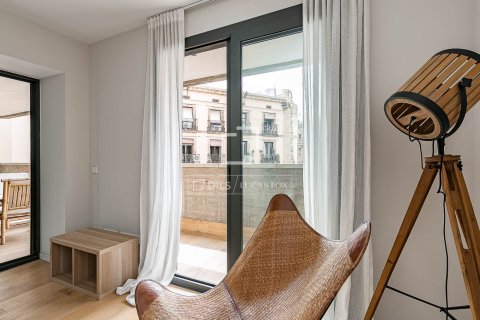 Apartamento de 3 dormitorios en venta en Barcelona, Cataluña, Spain № 6828 - foto 15