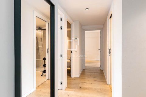 Apartamento de 3 dormitorios en venta en Barcelona, Cataluña, Spain № 6828 - foto 27