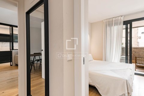 Apartamento de 3 dormitorios en venta en Barcelona, Cataluña, Spain № 6828 - foto 25