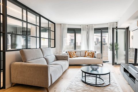 Apartamento de 3 dormitorios en venta en Barcelona, Cataluña, Spain № 6828