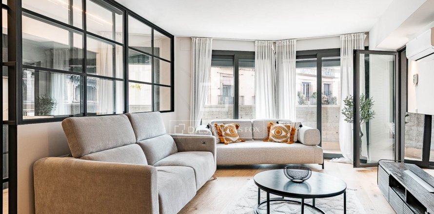Apartamento de 3 dormitorios en venta en Barcelona, Cataluña, Spain № 6828