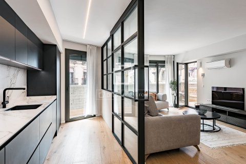 Apartamento de 3 dormitorios en venta en Barcelona, Cataluña, Spain № 6828 - foto 7