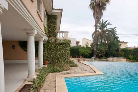 Сasa de 7 dormitorios en venta en Cataluña, Spain № 7038