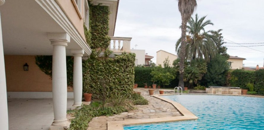 Сasa de 7 dormitorios en venta en Cataluña, Spain № 7038