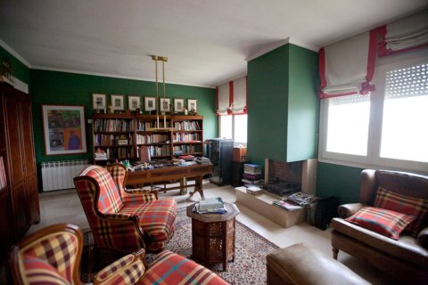 Сasa de 7 dormitorios en venta en Cataluña, Spain № 7038 - foto 6