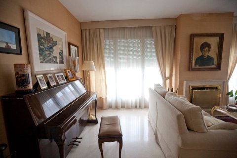 Сasa de 7 dormitorios en venta en Cataluña, Spain № 7038 - foto 10